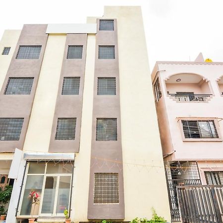 Hôtel Sukrangu Palace à Shirdi Extérieur photo