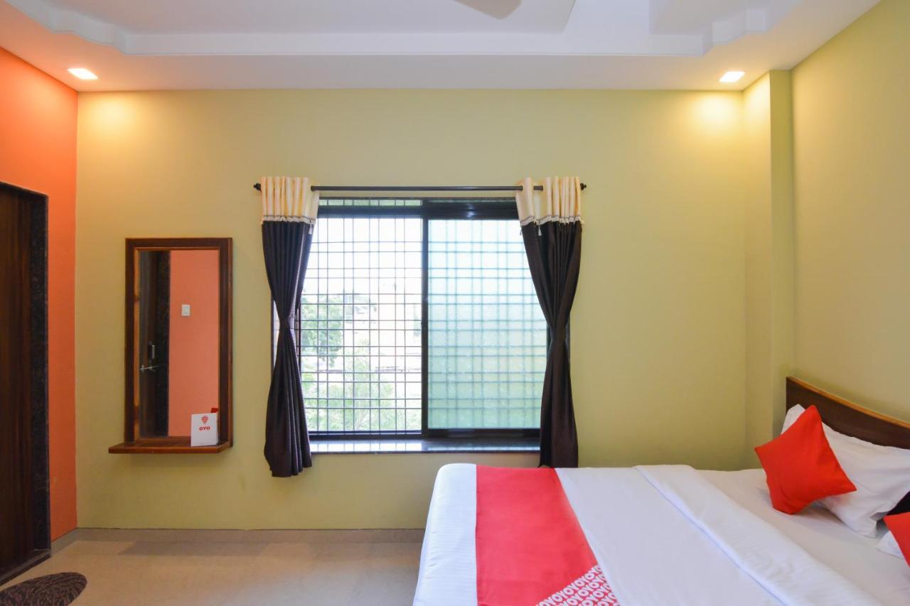 Hôtel Sukrangu Palace à Shirdi Extérieur photo