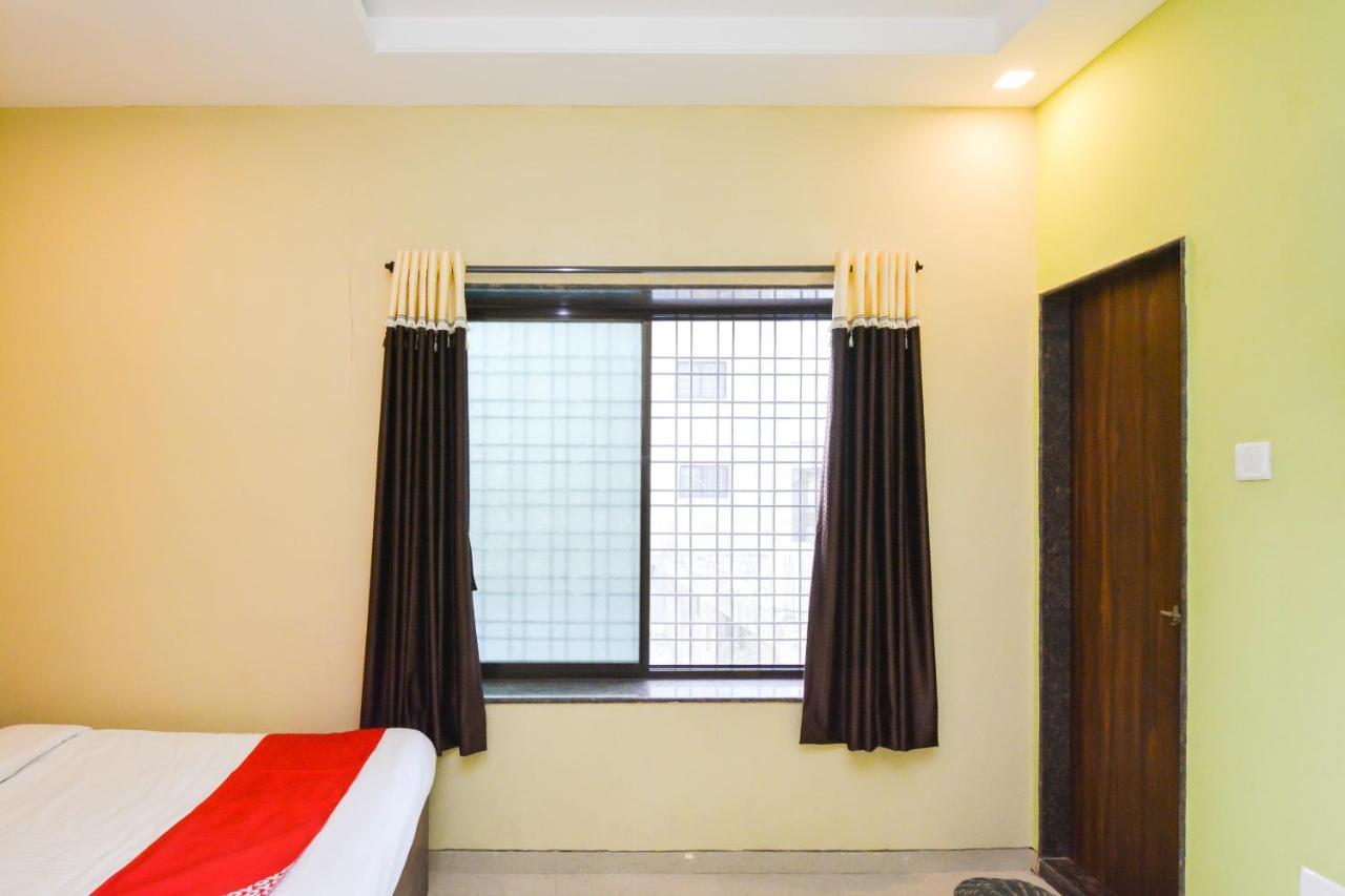 Hôtel Sukrangu Palace à Shirdi Extérieur photo