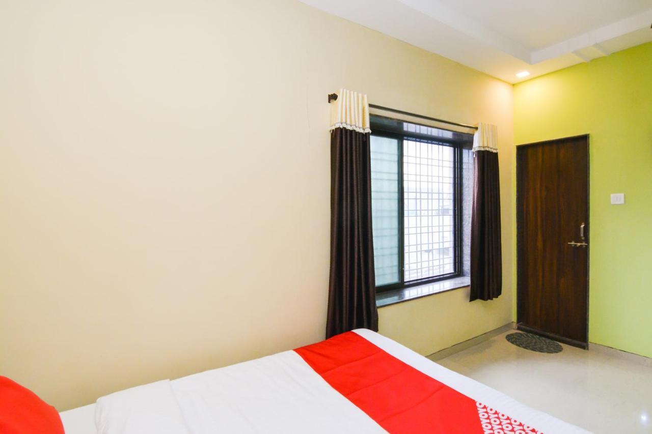 Hôtel Sukrangu Palace à Shirdi Extérieur photo