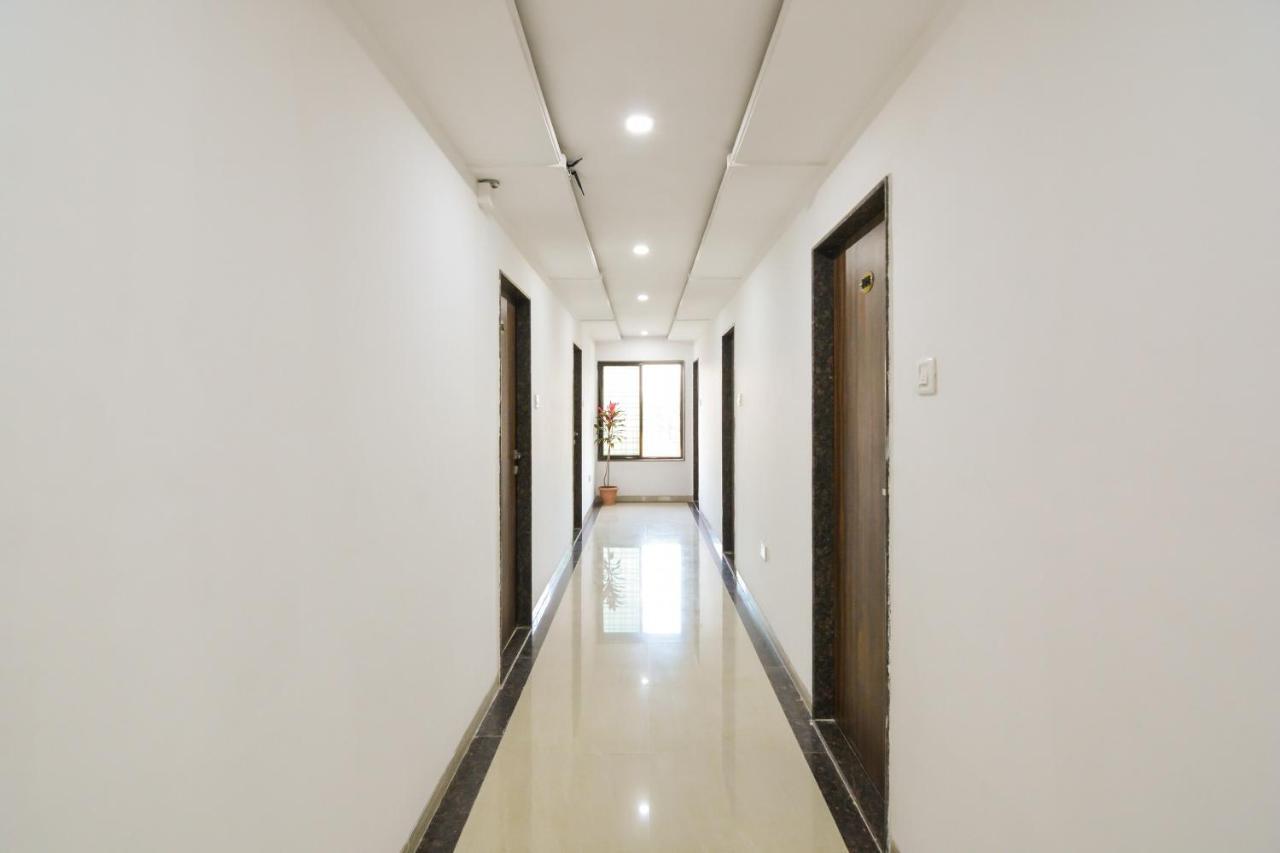 Hôtel Sukrangu Palace à Shirdi Extérieur photo