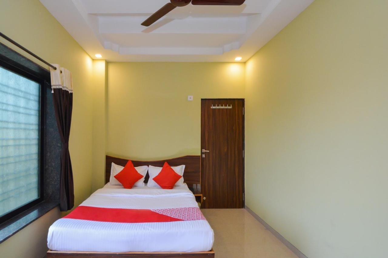 Hôtel Sukrangu Palace à Shirdi Extérieur photo